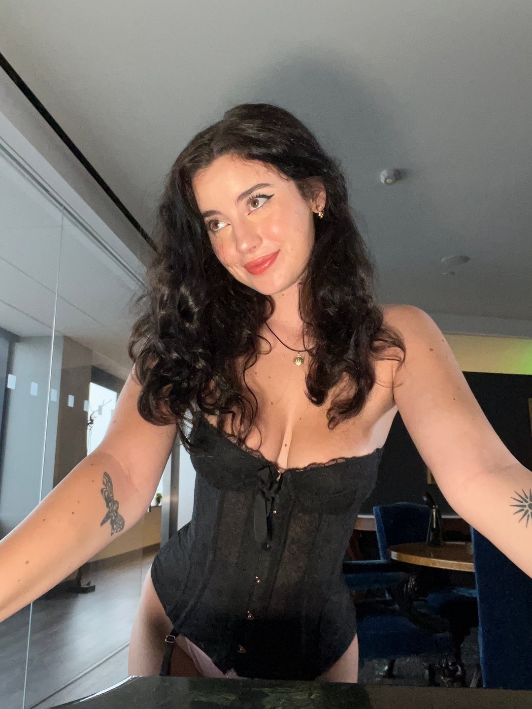 MODEL (J-QRY) - Image 3