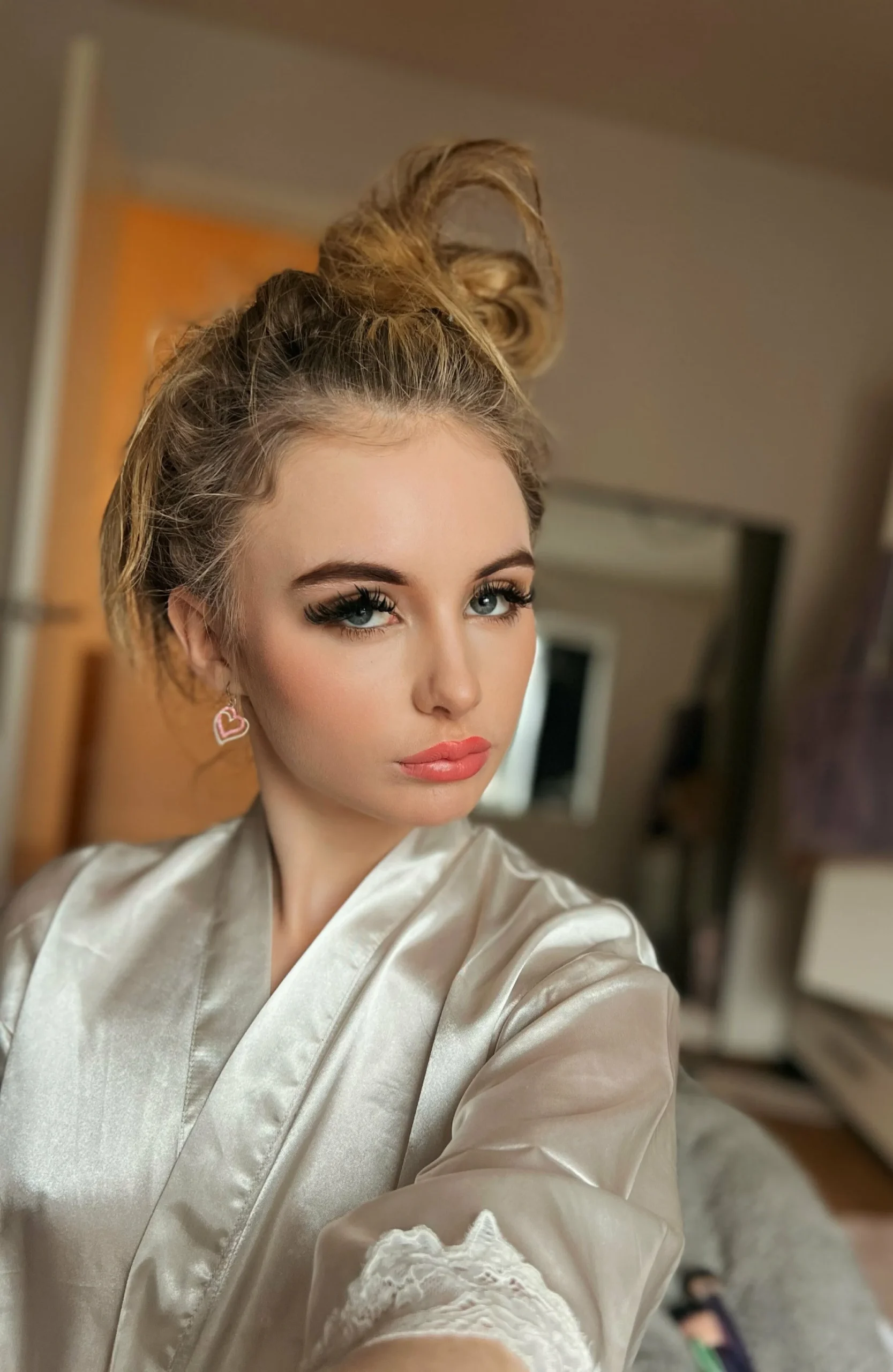 MODEL (T-SHQ) - Image 4