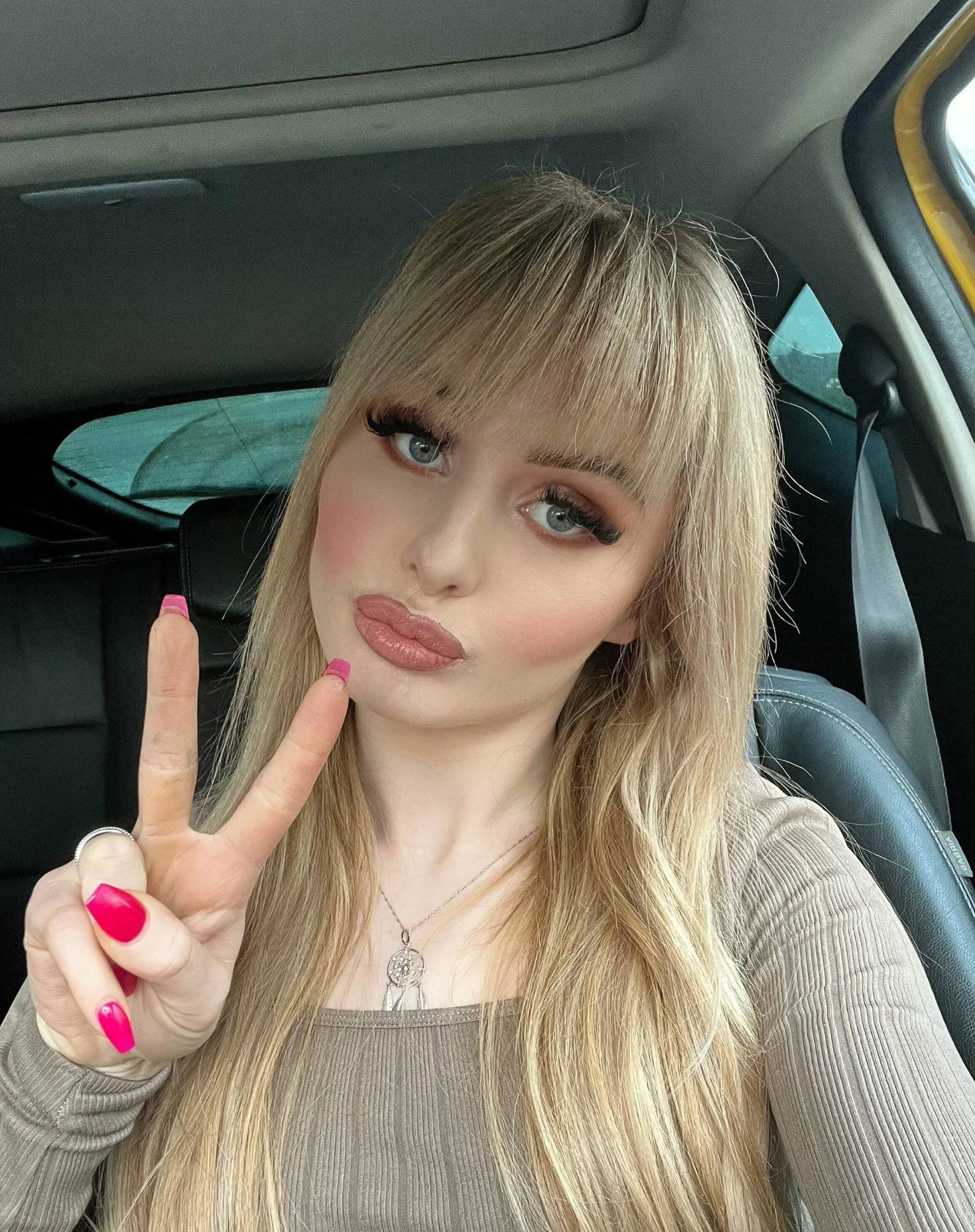 MODEL (T-SHQ) - Image 7