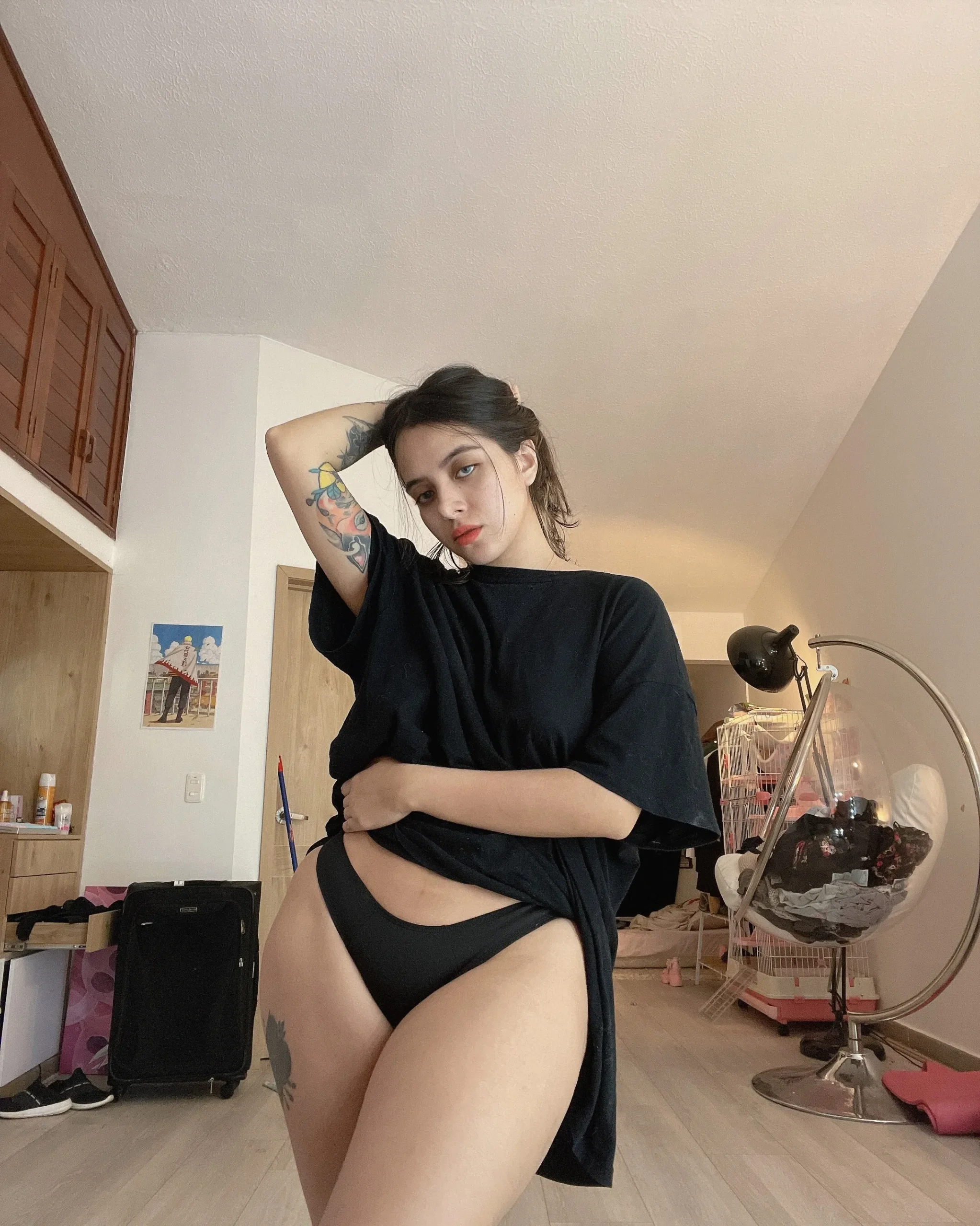 MODEL (SH-YEN)