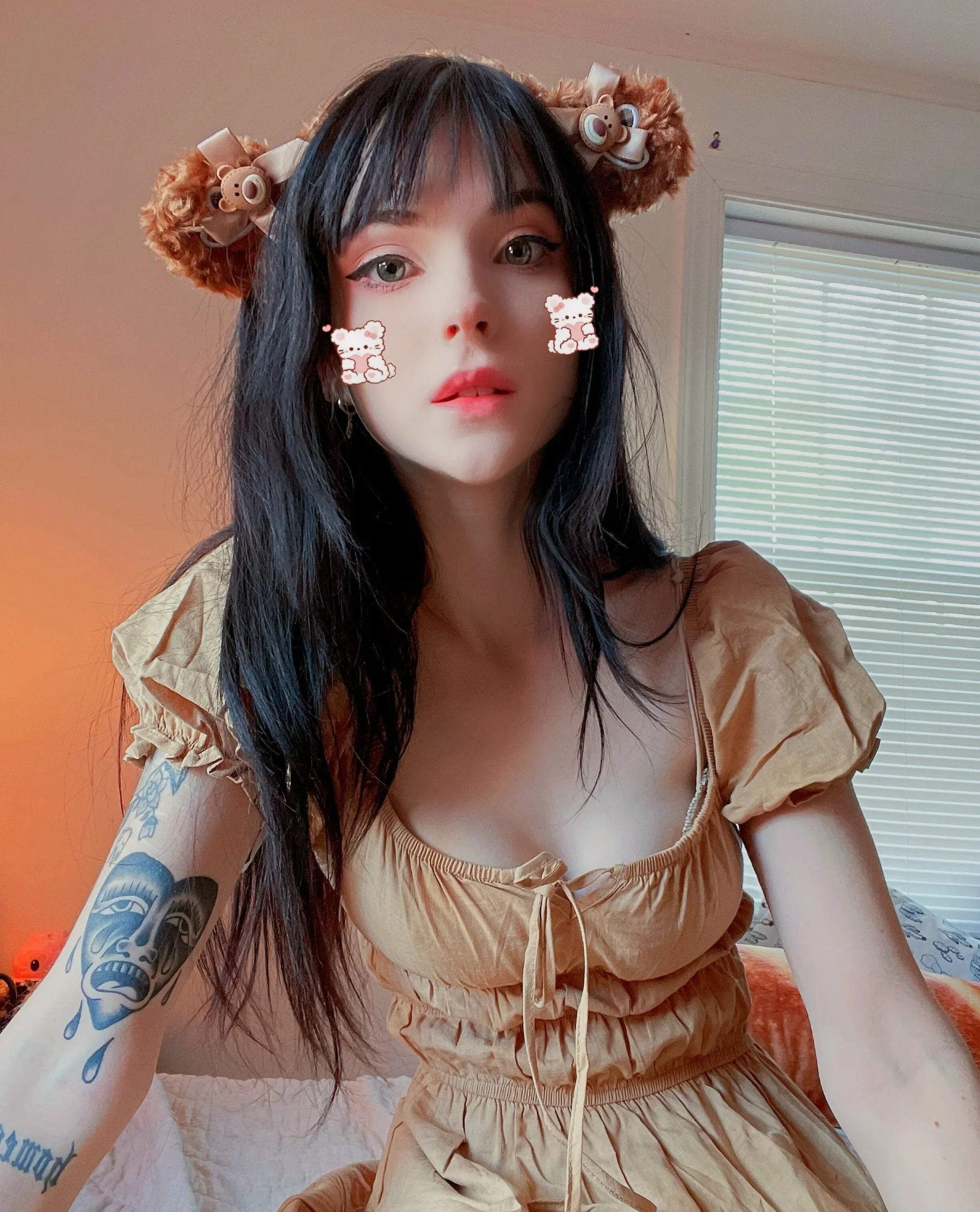 MODEL (TIE-DYED)